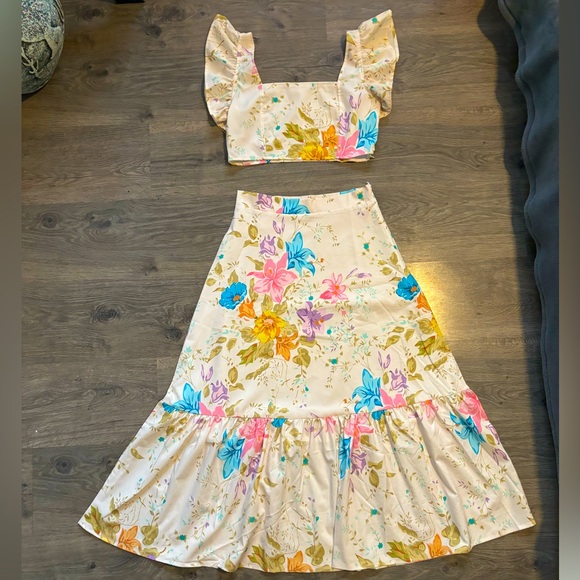 Floral two piece set - Picture 1 of 2